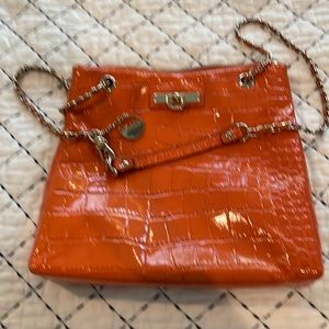 DKNY orange patent purse. Gently used. No stains or tears. Excellent condition